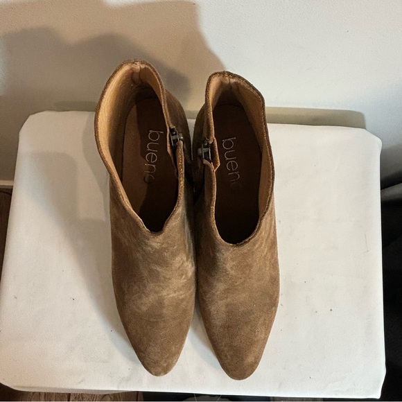 BUENO Sz 40 Suede Booties Stacked Heels Almond Toe Asymmetrical NEW W/ TAG - Picture 4 of 10